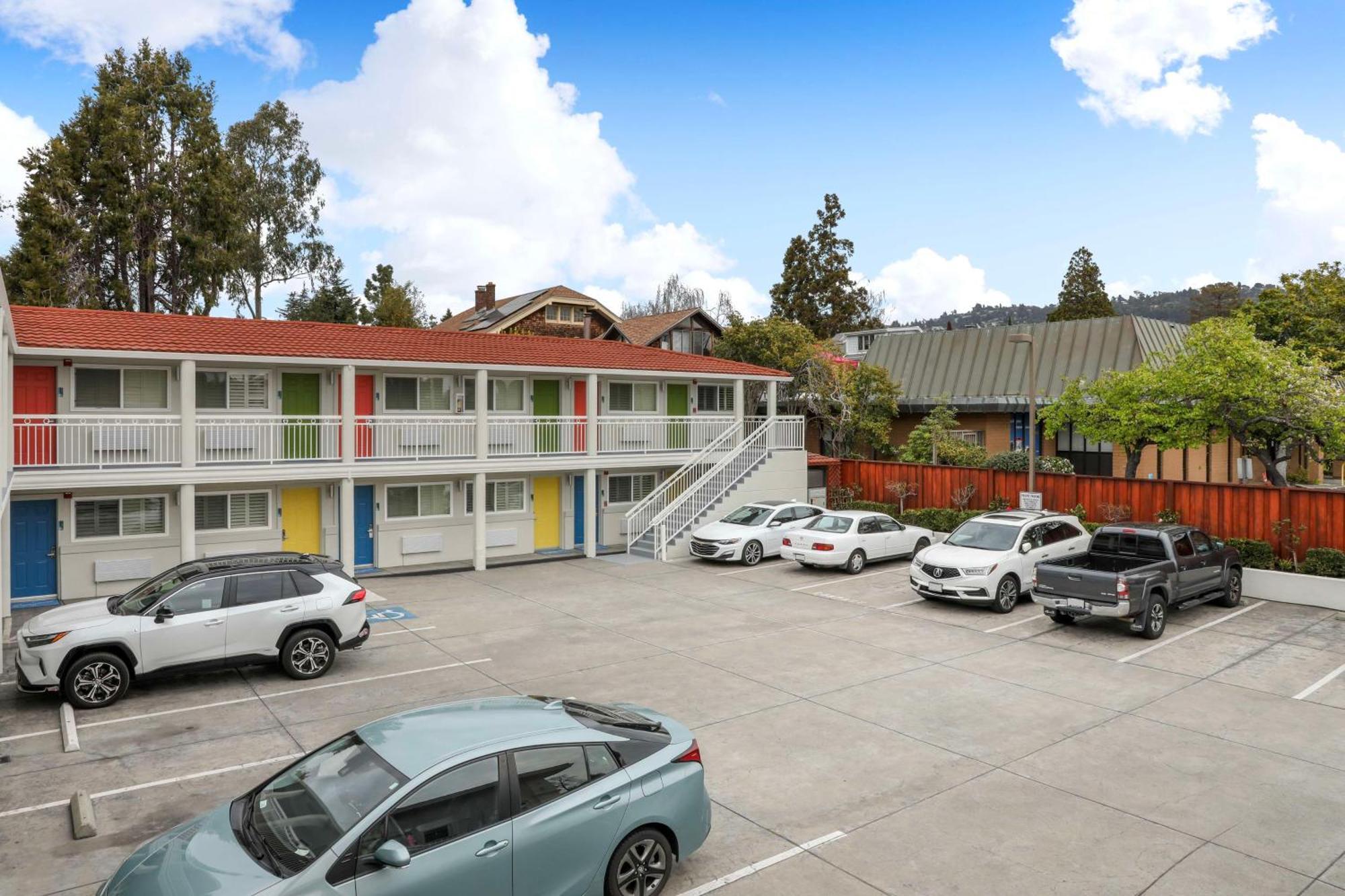 Signature Inn Berkeley Exterior photo
